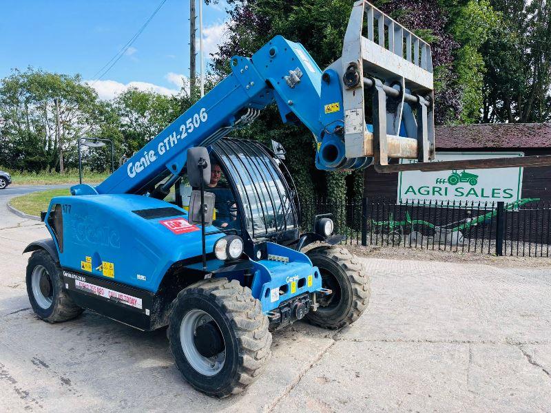 GENIE GTH2506 4WD TELEHANDLER *YEAR 2015, ONLY 930 HOURS* C/W PALLET TINES *VIDEO*