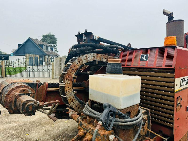 DITCH WITCH JT4020 TRACKED DRILLING RIG C/W DRILLING RODS 