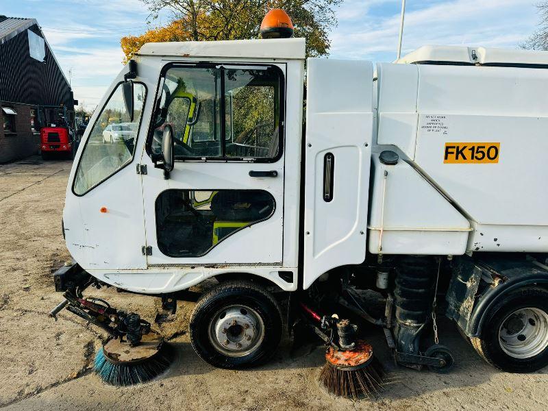 SCRAB 4X2 ROAD SWEEPER C/W HYDRAULIC TIP 