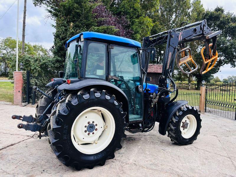 NEW HOLLAND TN55S 4WD TRACTOR C/W FRONT LOADER & BALE CLAMP *VIDEO*