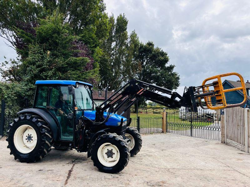 NEW HOLLAND TN55S 4WD TRACTOR C/W FRONT LOADER & BALE CLAMP *VIDEO*