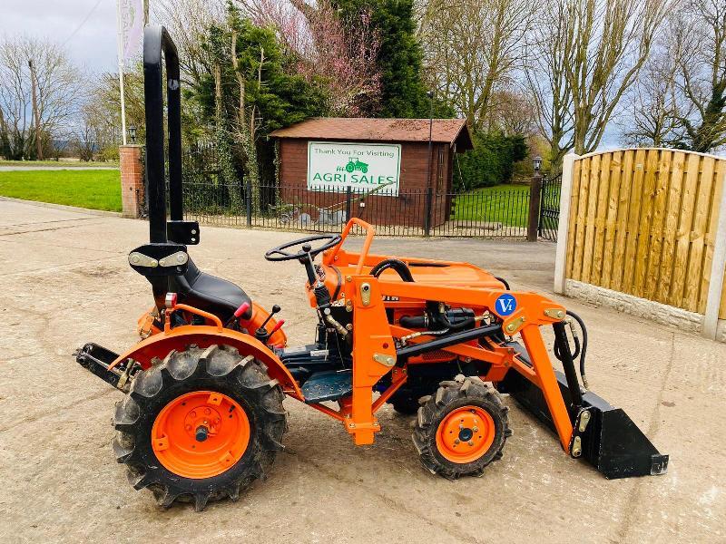 KUBOTA B5001 4WD COMPACT TRACTOR C W FRONT LOADER BUCKET   0a0d21cb77.JPG