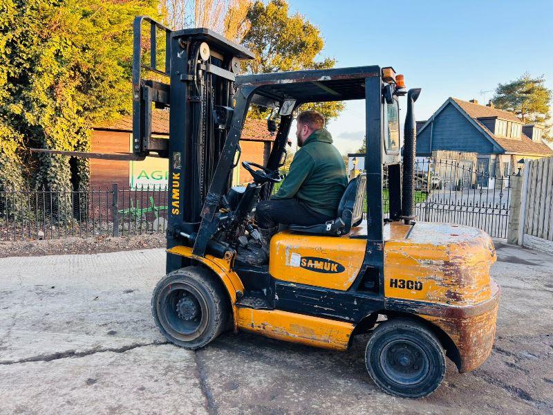 SAMUK H30D DIESEL FORKLIFT *CONTAINER SPEC* C/W PALLET TINES *VIDEO*