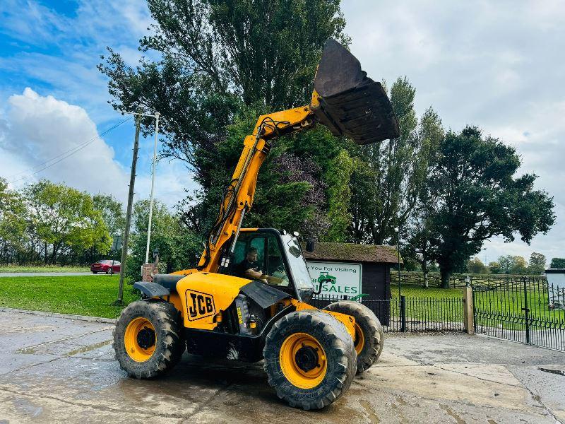 JCB 526-56 4WD TELEHANDLER *YEAR 2009, AG-SPEC* C/W PICK UP HITCH *VIDEO*