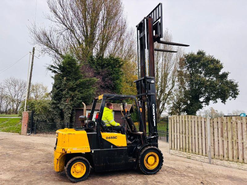 DEAWOO D45SC DIESEL FORKLIFT C/W SIDE SHIFT 