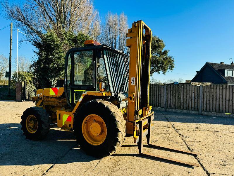 JCB 926 4WD ROUGH TERRIAN FORKLIFT C/W C/W THREE STAGE MAST 