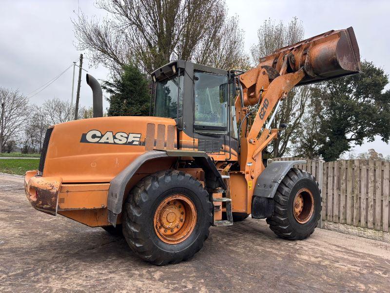 CASE 621D 4WD LOADING SHOVEL C/W BUCKET 