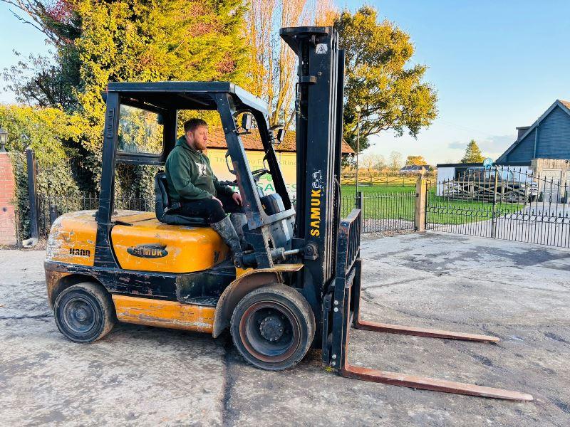 SAMUK H30D DIESEL FORKLIFT *CONTAINER SPEC* C/W PALLET TINES *VIDEO*