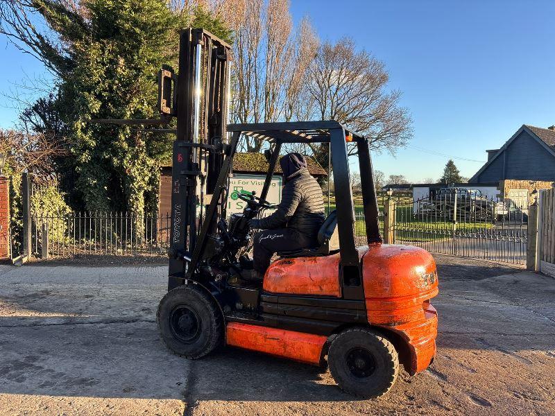 TOYOTA 25 DIESEL FORKLIFT C/W 2 STAGE MAST *VIDEO*