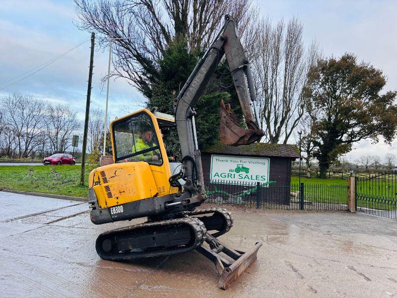 PEL JOB EB300 TRACKED EXCAVATOR C/W BUCKET 