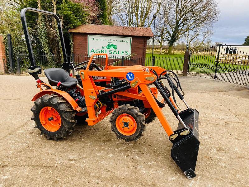 KUBOTA B5001 4WD COMPACT TRACTOR C/W FRONT LOADER & BUCKET