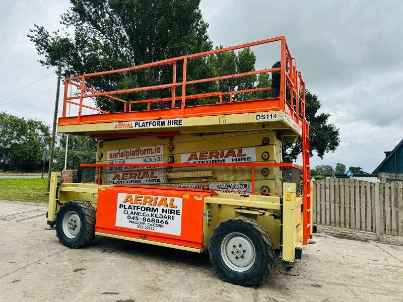 JLG 210-25 4WD SCISSOR LIFT *21 METER WORKING HEIGHT* C/W EXTENDABLE PLATFORM *VIDEO*