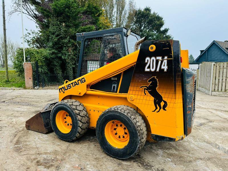 MUSTANG 2074 SKIDSTEER C/W BUCKET 