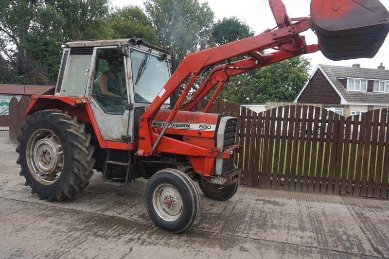 MASSEY FERGUSON 690 WITH LOADER AND BUCKET