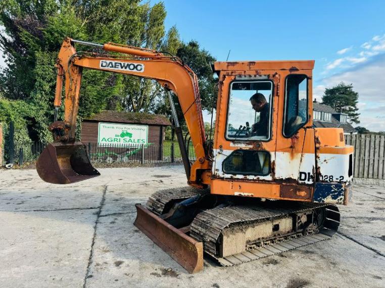 DAEWOO 028-2 TRACKED EXCAVATOR C/W BUCKET *VIDEO*