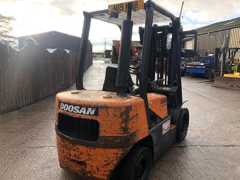 DOOSAN D30S DIESEL FORKLIFT CONTAIN SPECIFICATION C/W SIDE SHIFT * YEAR ...