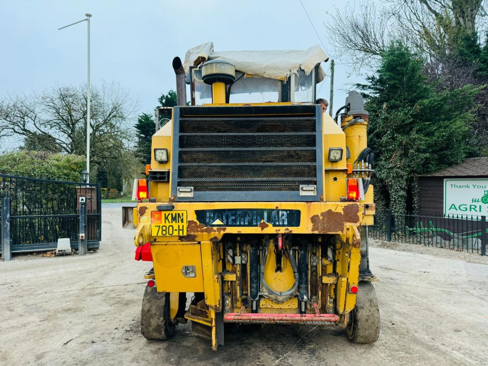 CATERPILLAR PM-105 ASHPELT PAVER C/W CONVAYOR BELT SYSTEM 