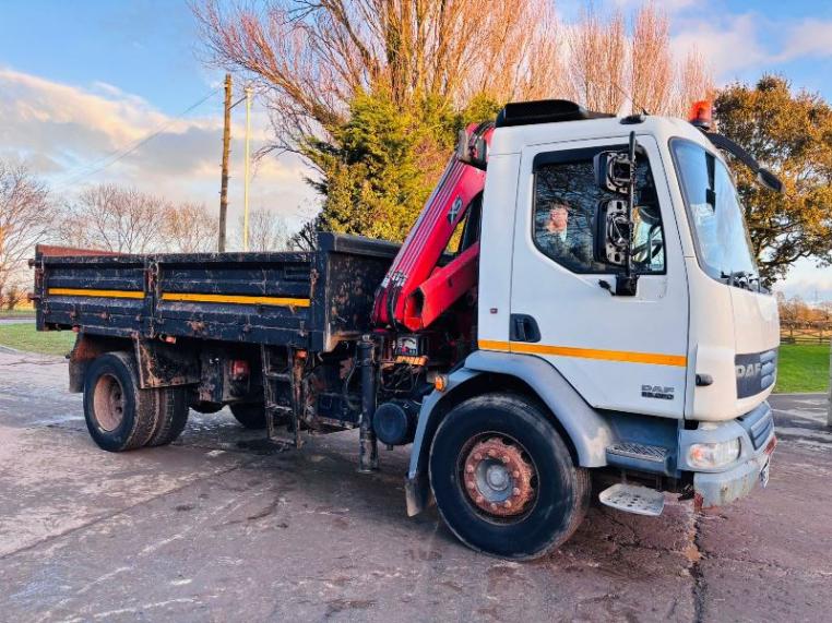 DAF LF55.220 4X2 TIPPER LORRY C/W HIAB 099 CRANE *VIDEO*