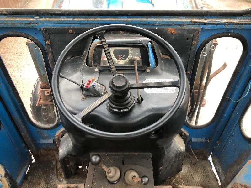 FORD 4600 TRACTOR C/W FRONT LOADER