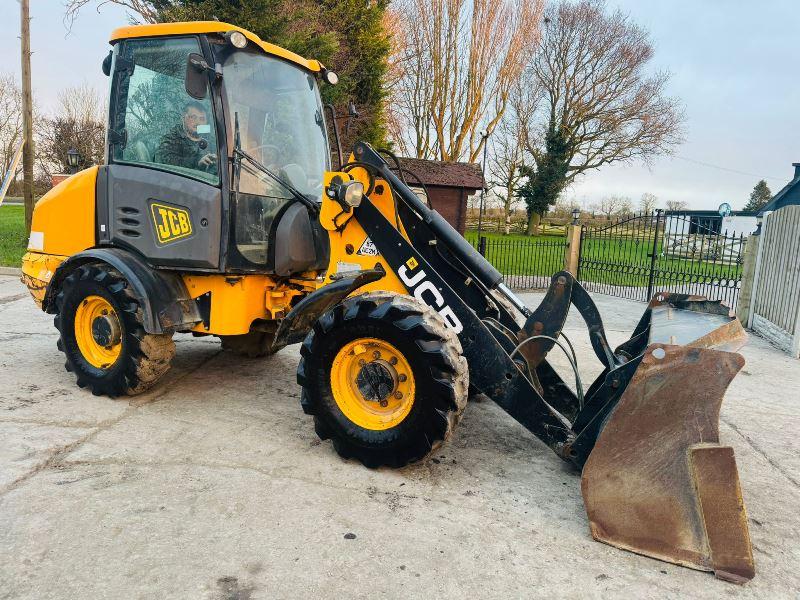 JCB 406 4WD LOADING SHOVEL *YEAR 2011, 4760 HOURS* C/W BUCKET