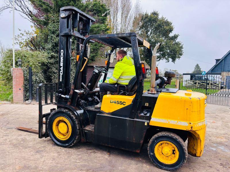 DEAWOO D45SC DIESEL FORKLIFT C/W SIDE SHIFT 