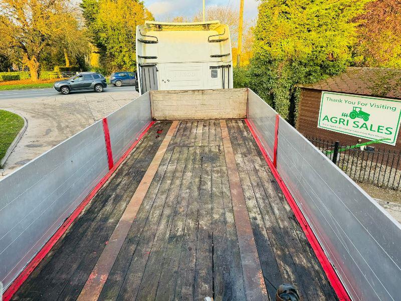 TRI-AXLE FLAT BED TRAILER C/W PALFINGER 15001L CRANE *VIDEO*