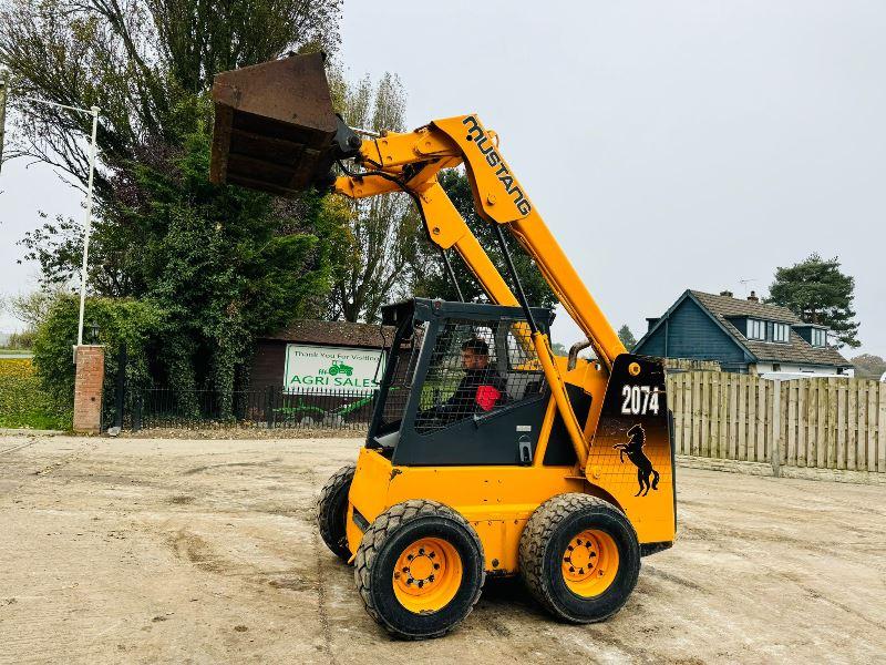 MUSTANG 2074 SKIDSTEER C/W BUCKET 