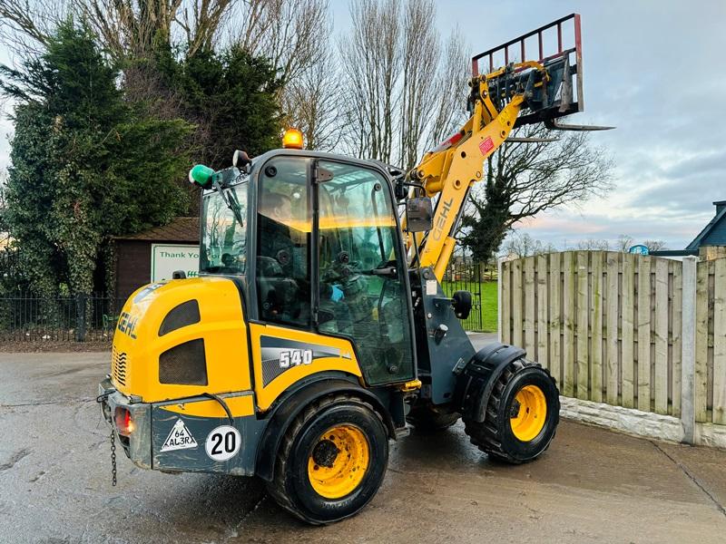 GEHL 540 4WD LOADING SHOVEL *YEAR 2015* C/W PALLET TINES 