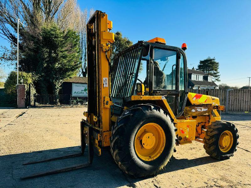 JCB 926 4WD ROUGH TERRIAN FORKLIFT C/W C/W THREE STAGE MAST 