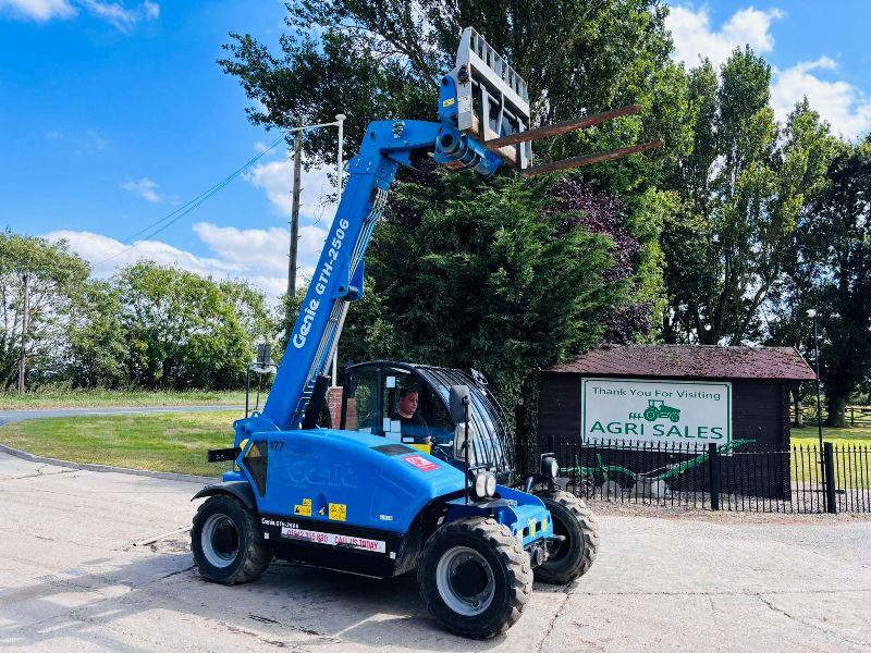 GENIE GTH2506 4WD TELEHANDLER *YEAR 2015, ONLY 930 HOURS* C/W PALLET TINES *VIDEO*