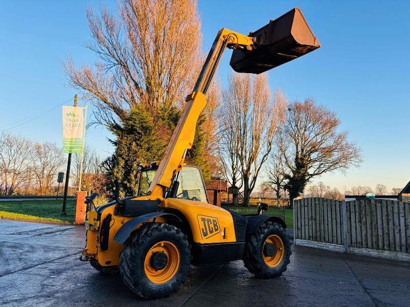 JCB 526-56 4WD TELEHANDLER *AG SPEC, YEAR 2009* C/W BUCKET  