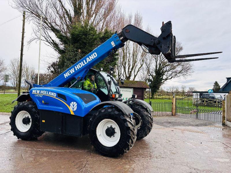 NEW HOLLAND LM742 4WD TELEHANDLER *AG-SPEC, ONLY 4441 HOURS* C/W TINES *VIDEO*