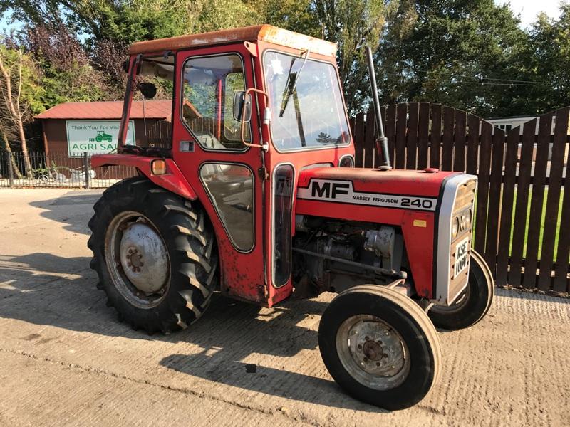 MASSEY FERGUSON 240 TRACTOR