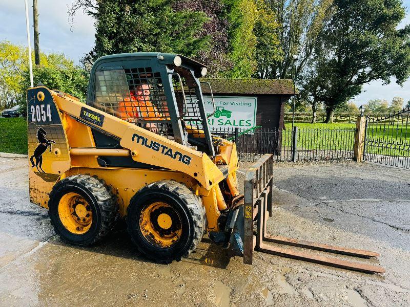 MUSTANG 2054 HIGH-FLOW SKIDSTEER *YEAR 2011, 1683 HOURS* C/W PALLET TINES *VIDEO*