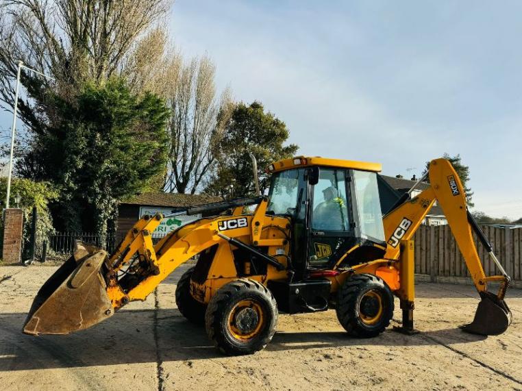 JCB 2CX 12FT 4WD BACKHOE DIGGER *YEAR 2011* C/W THREE IN ONE BUCKET 