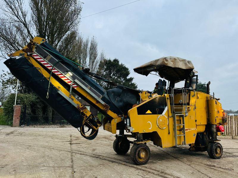 CATERPILLAR PM-105 ASHPELT PAVER C/W CONVAYOR BELT SYSTEM 