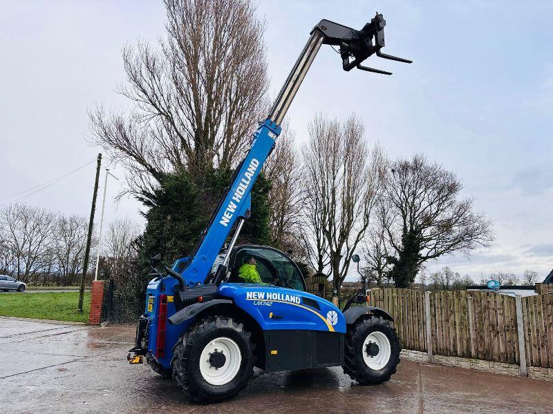 NEW HOLLAND LM742 4WD TELEHANDLER *AG-SPEC, ONLY 4441 HOURS* C/W TINES *VIDEO*