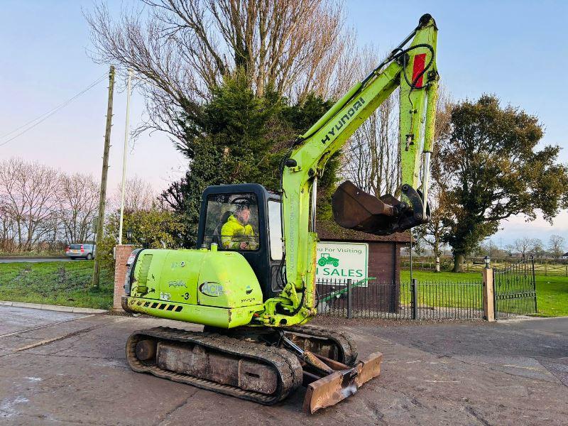 HYUNDAI ROBEX R55-3 TRACKED EXCAVATOR C/W BUCKET 