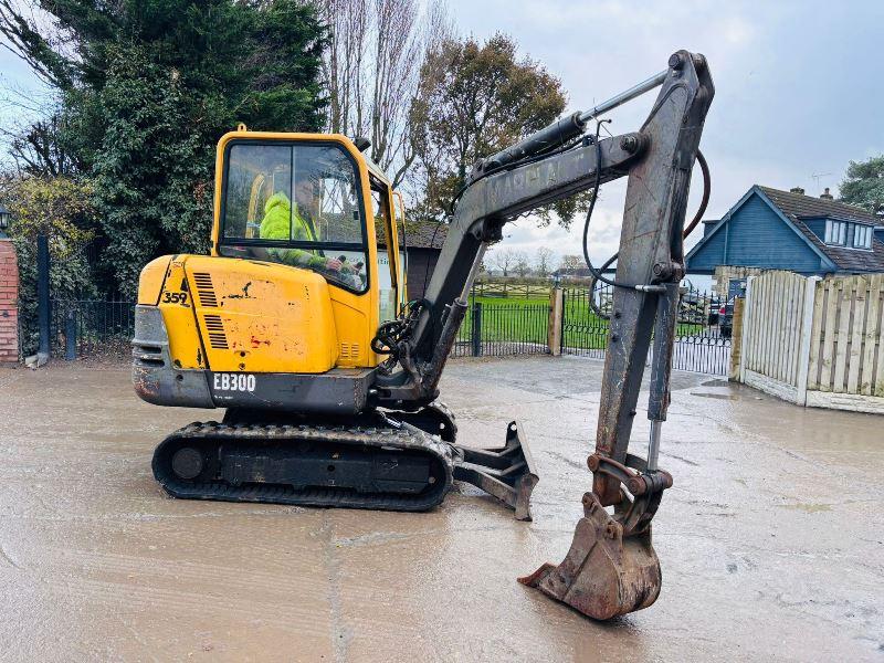 PEL JOB EB300 TRACKED EXCAVATOR C/W BUCKET 