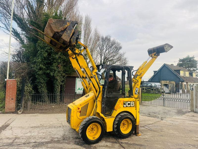 JCB 1CX 4WD BACKHOE DIGGER *2510 HOURS* C/W SELECTION OF BUCKETS & PALLET TINES 