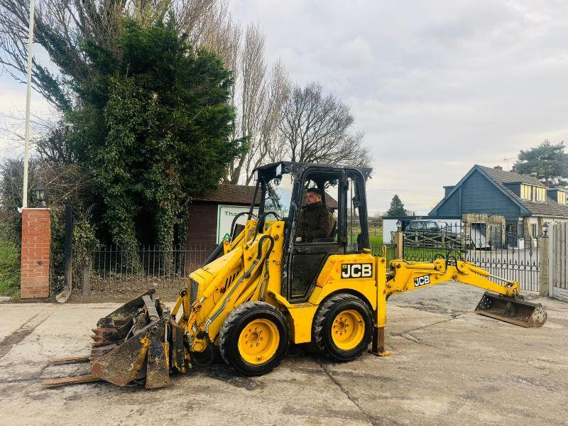 JCB 1CX 4WD BACKHOE DIGGER *2510 HOURS* C/W SELECTION OF BUCKETS & PALLET TINES 