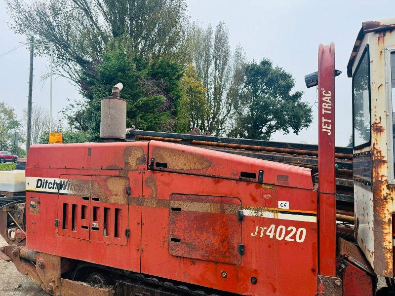 DITCH WITCH JT4020 TRACKED DRILLING RIG C/W DRILLING RODS 