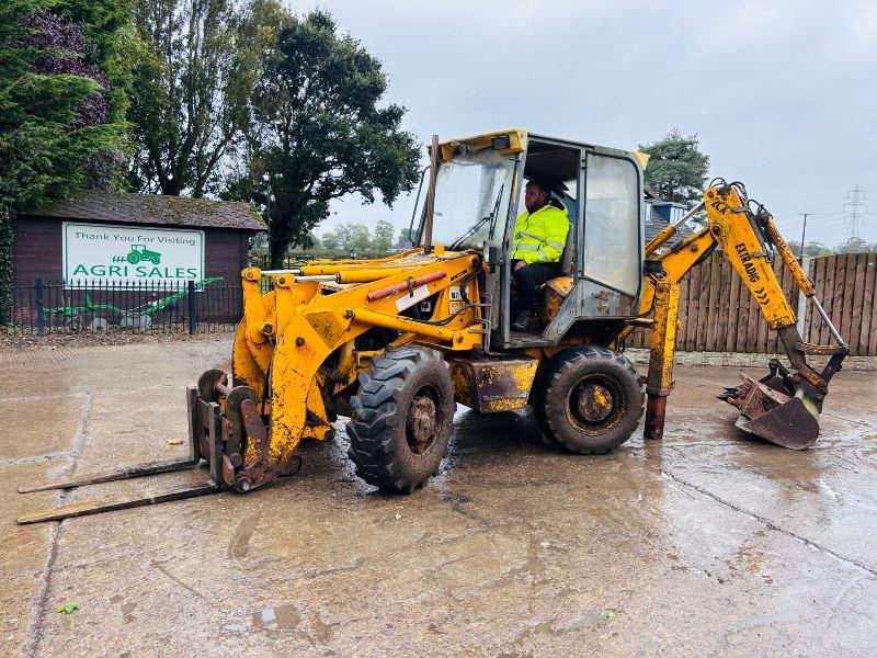 JCB 2CX 4WD BACKHOE DIGGER C/W PALLET TINES * NO DRIVE * VIDEO *