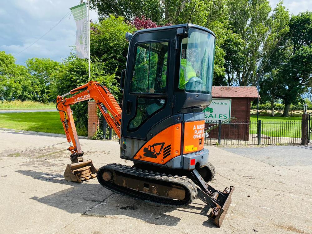 HITACHI ZX17 EXCAVATOR * YEAR 2009 , ONLY 2497 HOURS * C/W EXPANDING ...