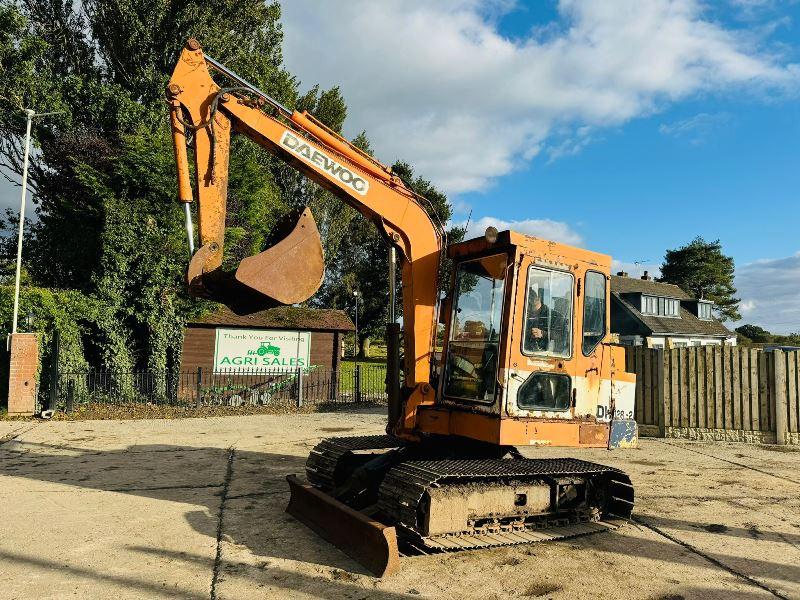 DAEWOO 028-2 TRACKED EXCAVATOR C/W BUCKET *VIDEO*