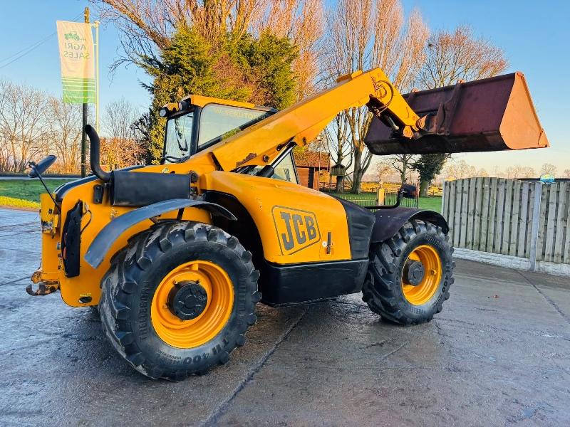 JCB 526-56 4WD TELEHANDLER *AG SPEC, YEAR 2009* C/W BUCKET  