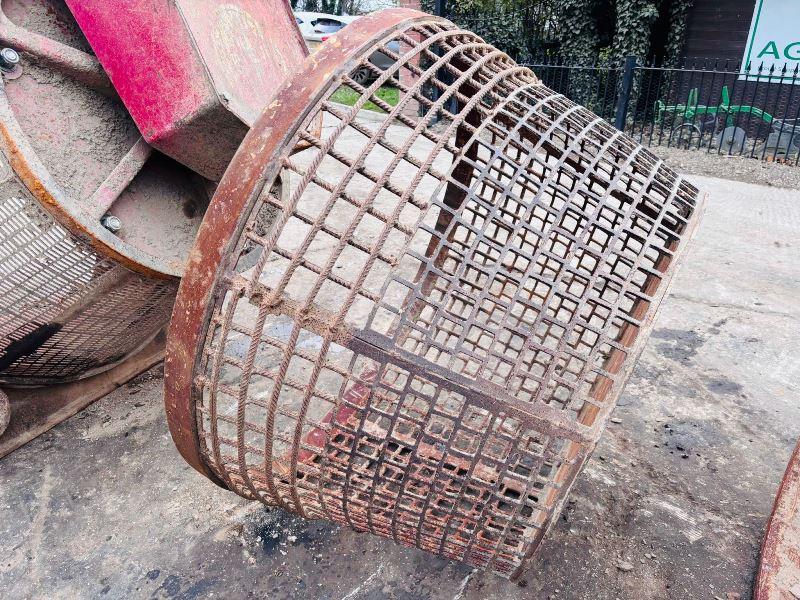 LLOYD SCREENING BUCKET *TO SUIT EXCAVATOR* C/W THREE X SCREENING BASKET'S 