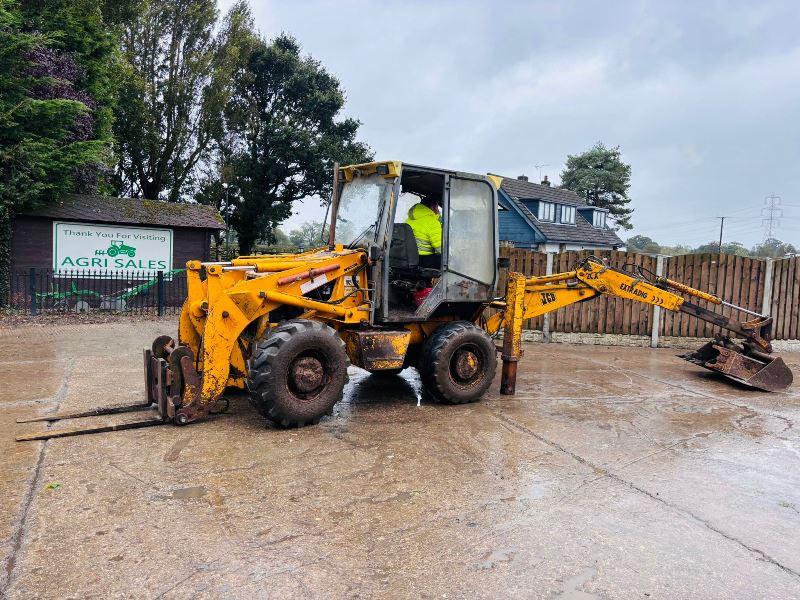 JCB 2CX 4WD BACKHOE DIGGER C/W PALLET TINES * NO DRIVE * VIDEO *