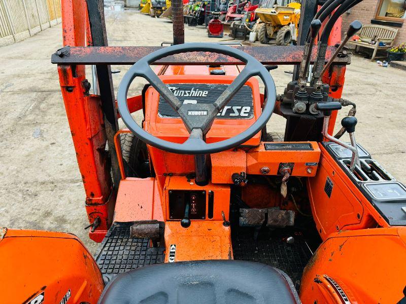 KUBOTA L2850 4WD TRACTOR C/W FRONT LOADER & BUCKET