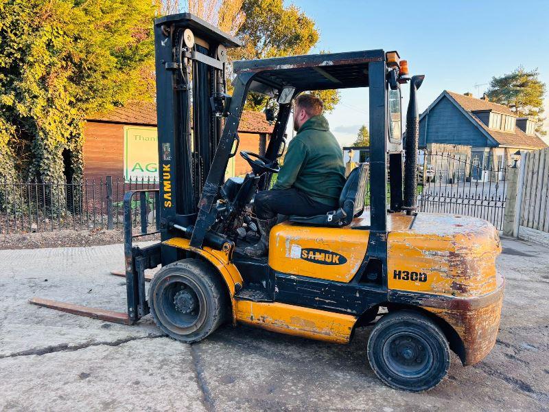 SAMUK H30D DIESEL FORKLIFT *CONTAINER SPEC* C/W PALLET TINES *VIDEO*